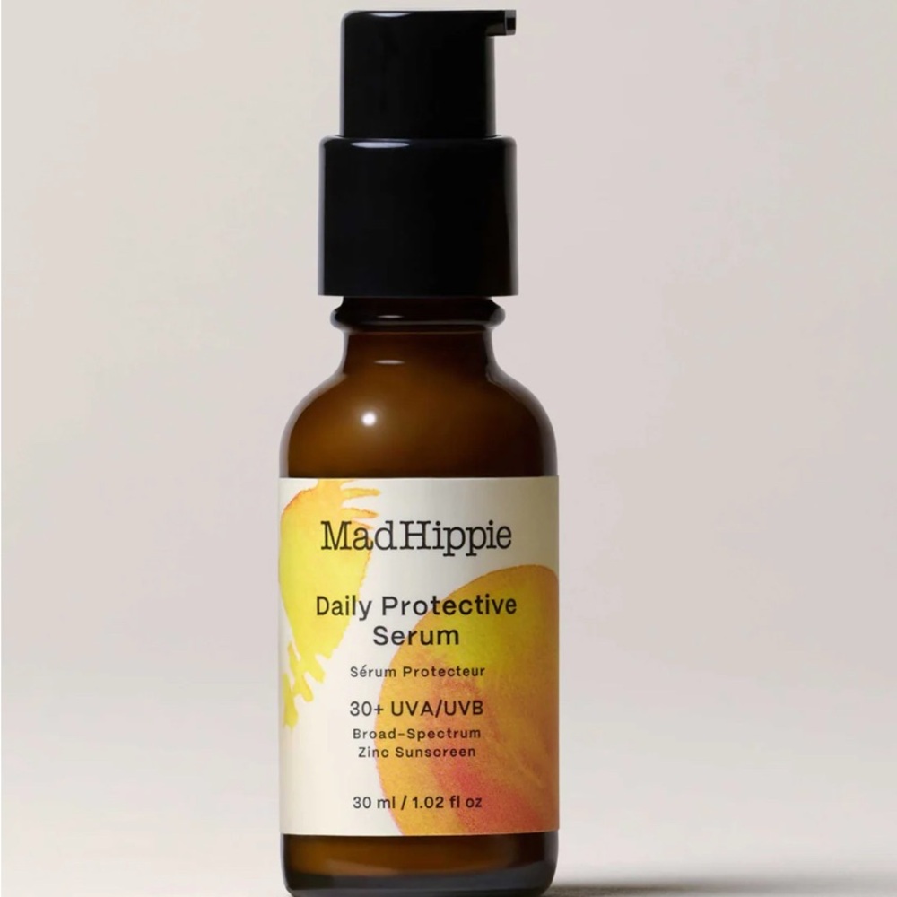 Daily Protective Serum
with Vitamin C and Hyaluronic Acid
1.02 fl oz